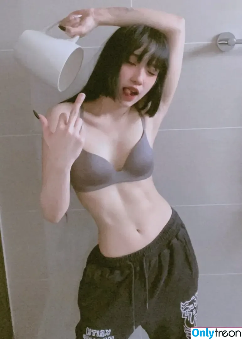 Leezi nude photo #0003 (Leezi)