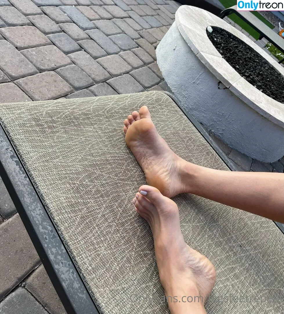 legsfeetrepeat nude photo #0004 (ciarahanna20)