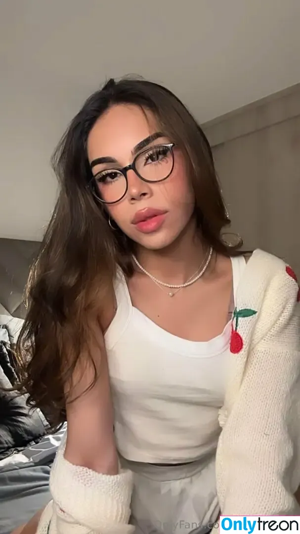 leilacannno nude photo #0055 (leilacannnno)