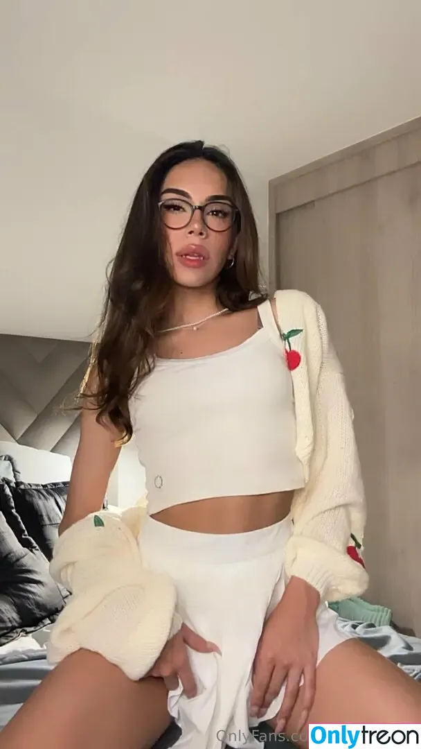 leilacannno nude photo #0057 (leilacannnno)