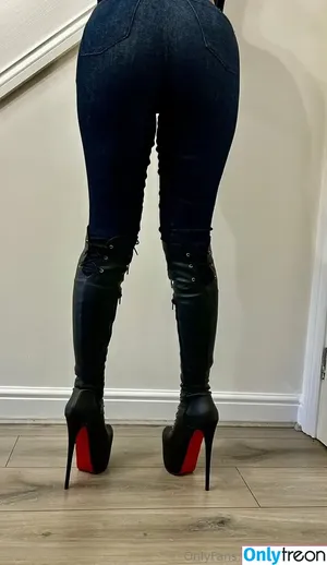 leilasize3 / vegasfunjunkie nude photo #0007