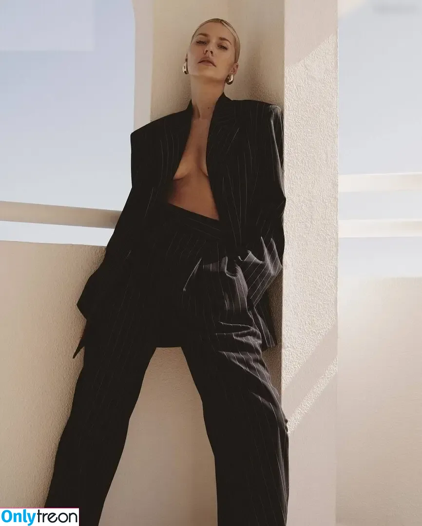 Lena Gercke nude photo #1091 (lenagercke)