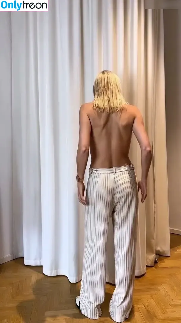 Lena Gercke nude photo #1356 (lenagercke)