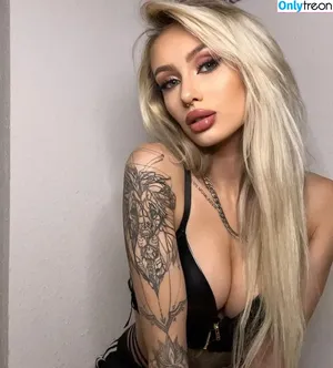  nude photo #0004