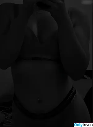 Lenii.brnnr / _leni.brnnr_ nude photo #0002