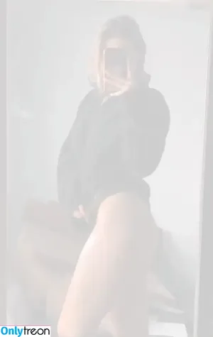 Lenii.brnnr / _leni.brnnr_ nude photo #0009