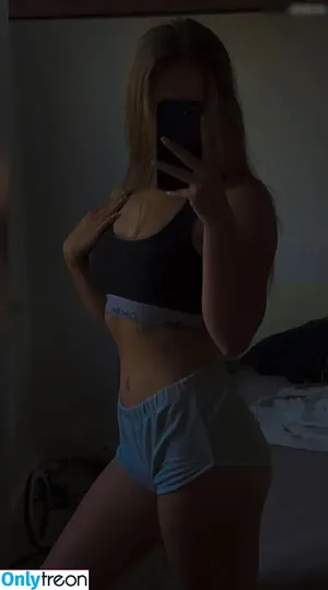 Lenii.brnnr / _leni.brnnr_ nude photo #0013