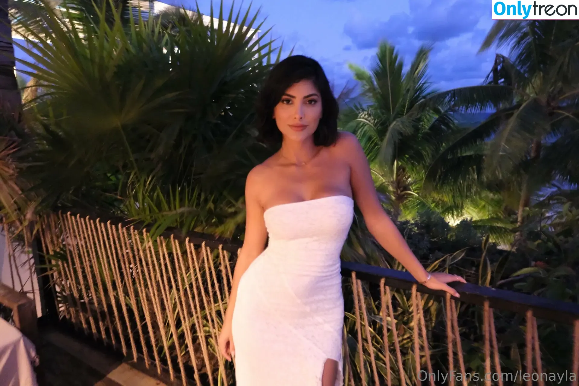 leonayla nude photo #0056 (leonaylamessy)