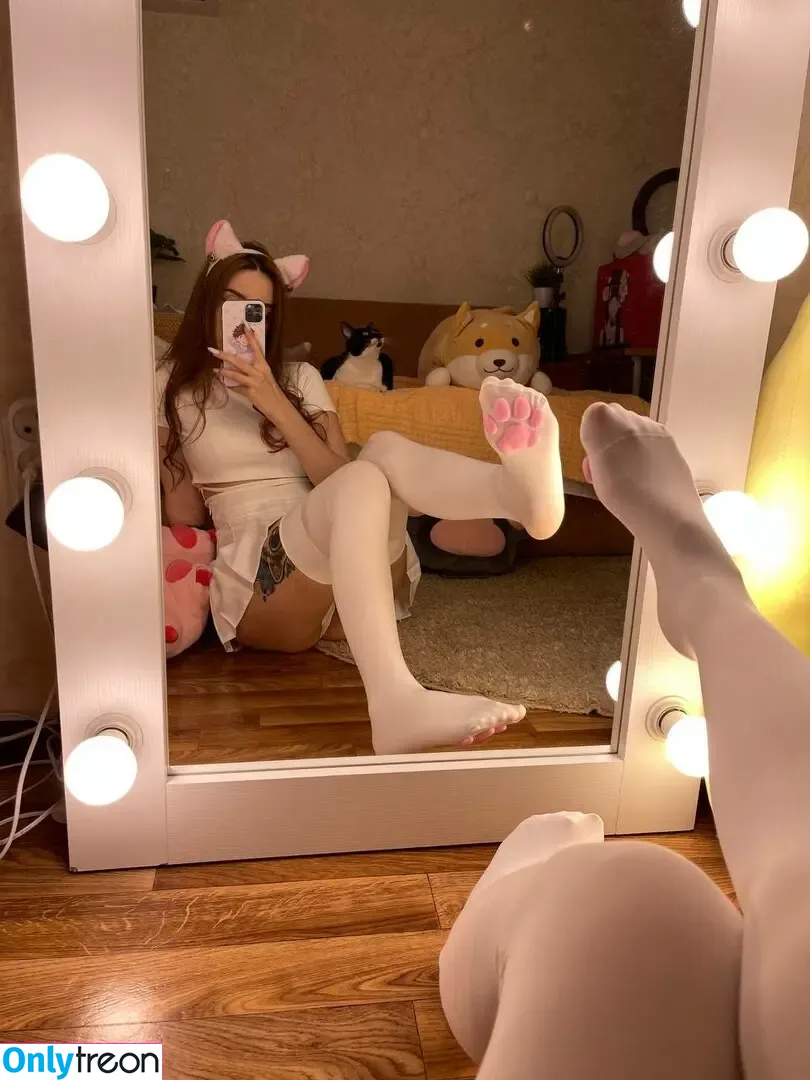 leonesan nude photo #0022 (leonesanl / yinyleon)