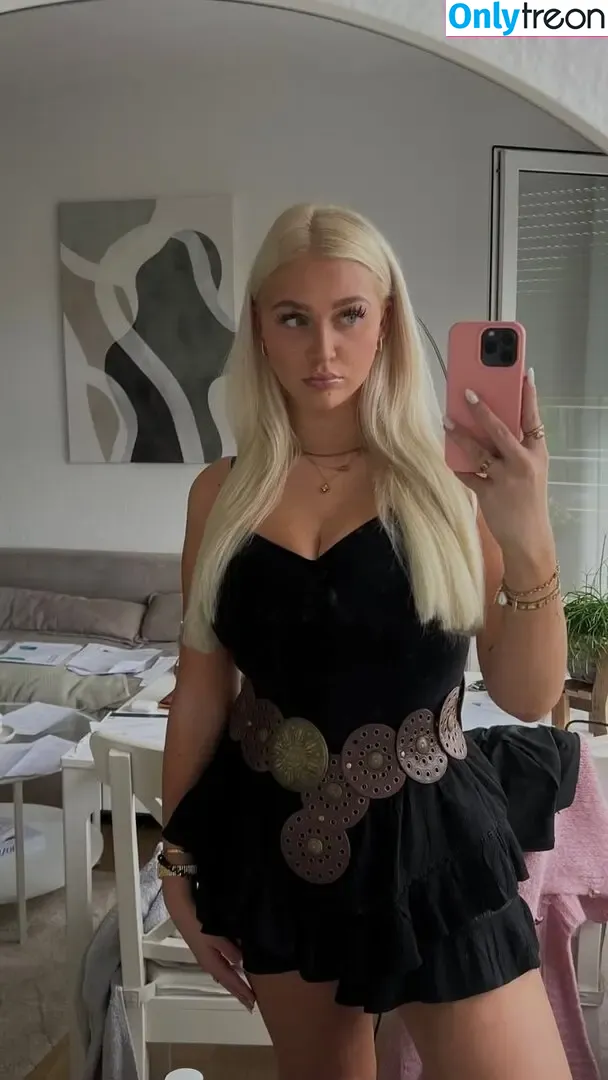 Leonie_brrr голая photo #0039 (Leonie_brrr)