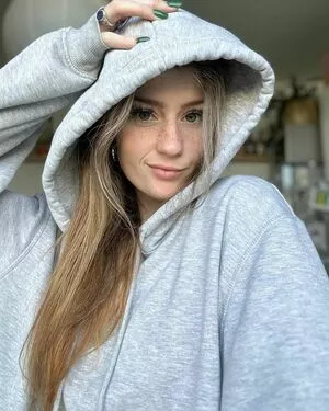 Leonie Busse / leonie__busse фото голая #0048