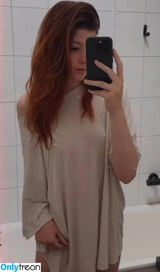 Leonie Busse голая photo #0022 (leonie__busse)