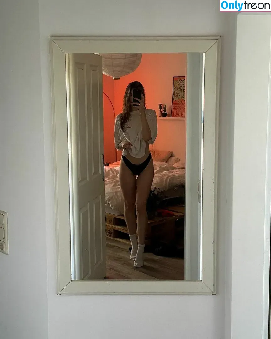 Leonie Busse nude photo #0030 (leonie__busse)