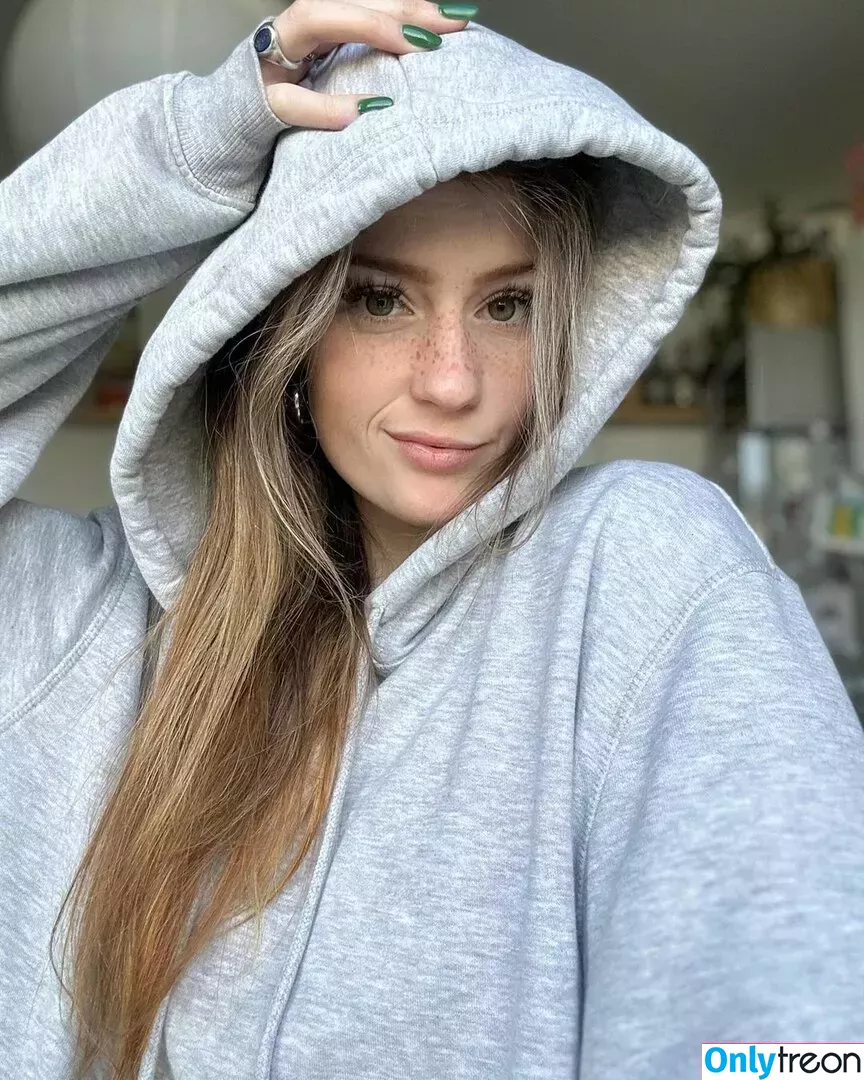 Leonie Busse голая photo #0048 (leonie__busse)