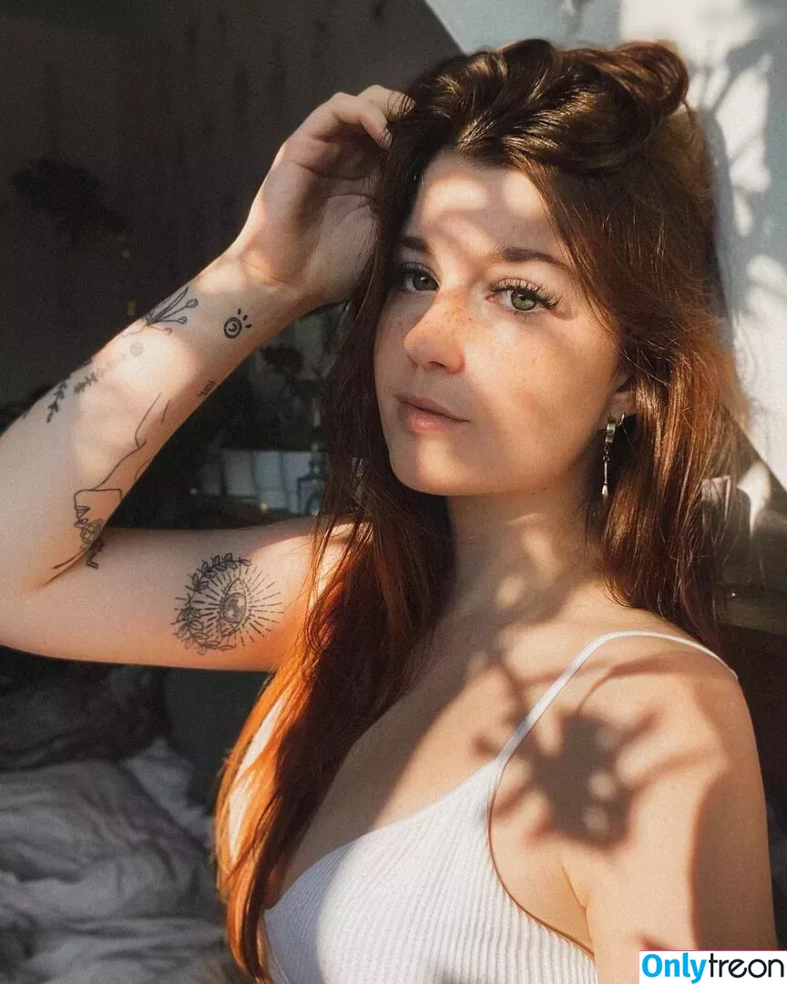 Leonie Busse голая photo #0137 (leonie__busse)
