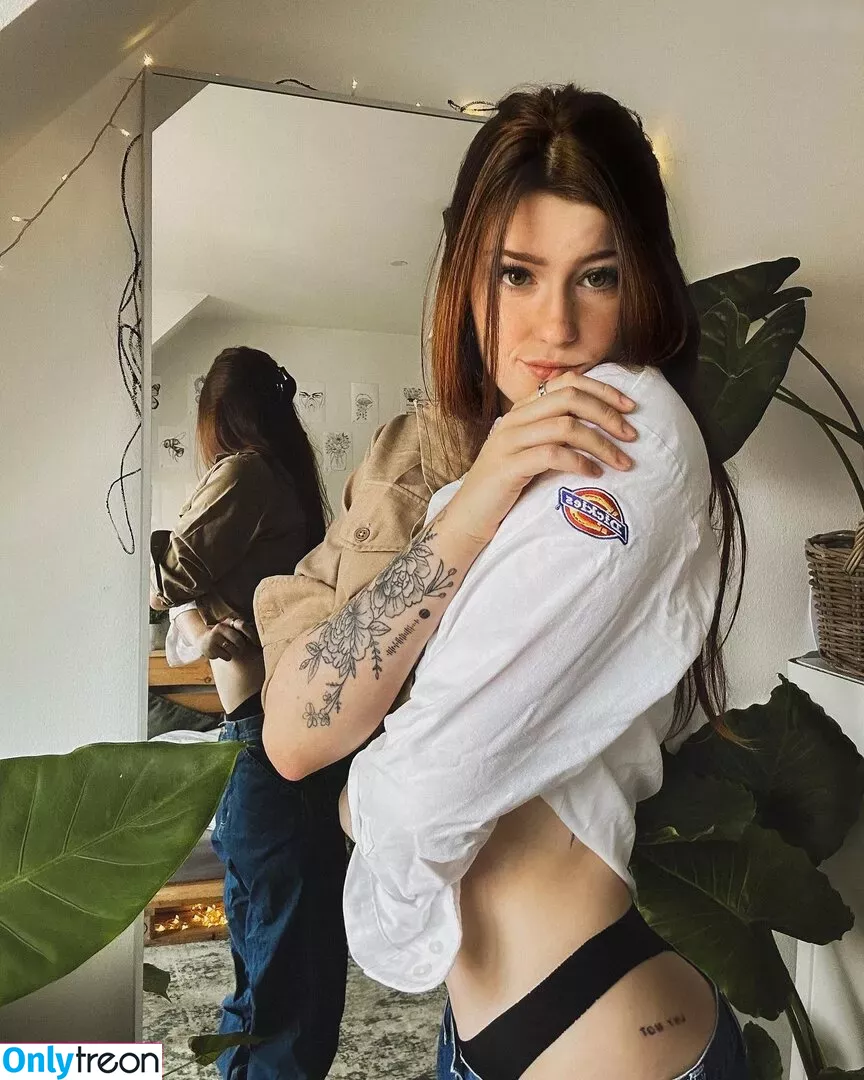 Leonie Busse голая photo #0140 (leonie__busse)