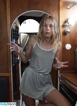  nude photo #0004