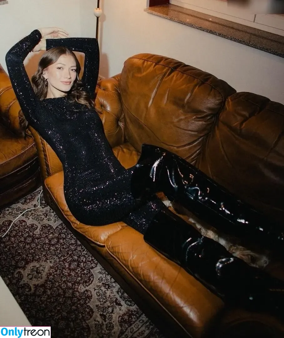 Leony Burger nude photo #0157 (Leony.music)
