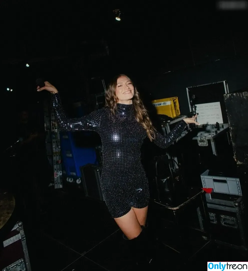 Leony Burger nude photo #0162 (Leony.music)