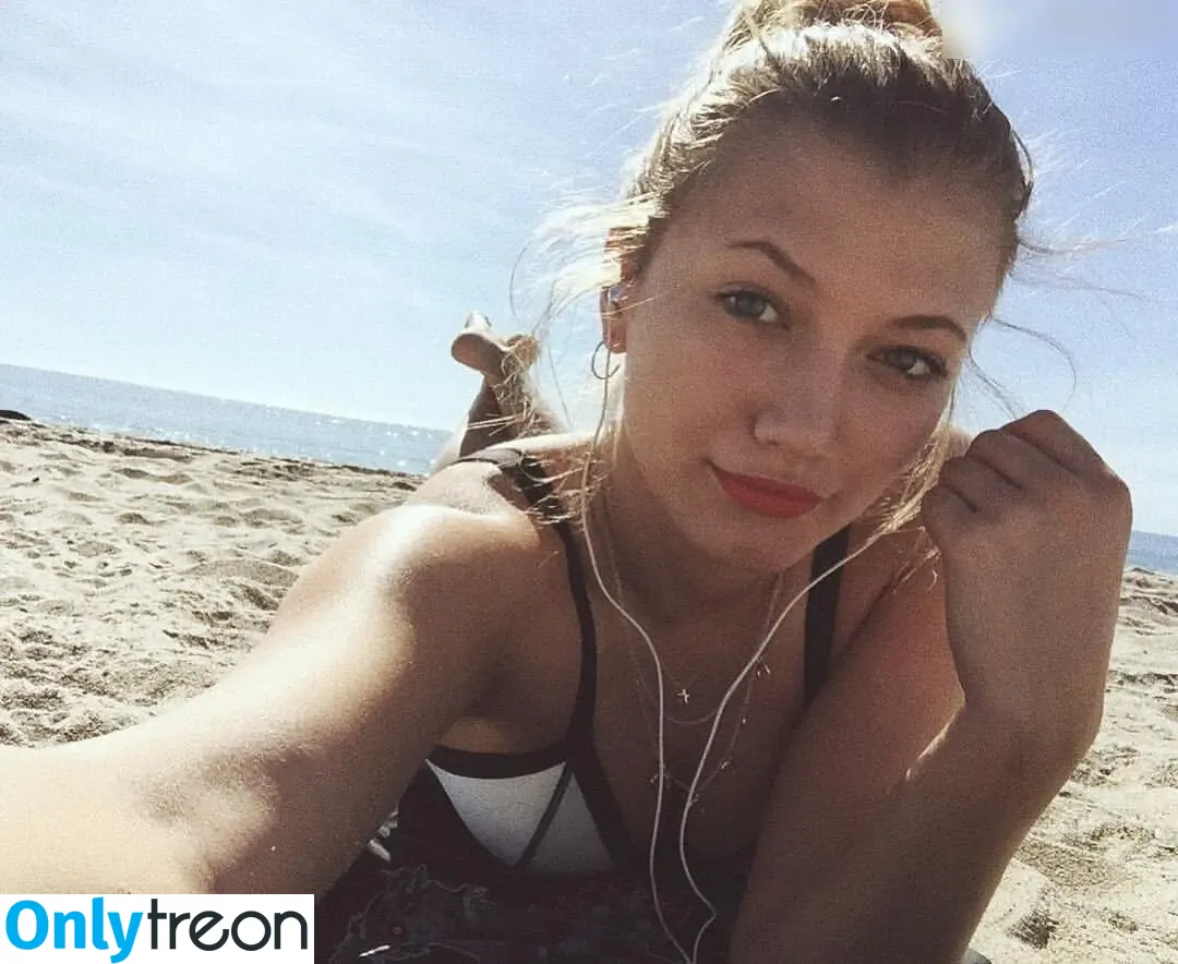 Leony Burger nude photo #0168 (Leony.music)