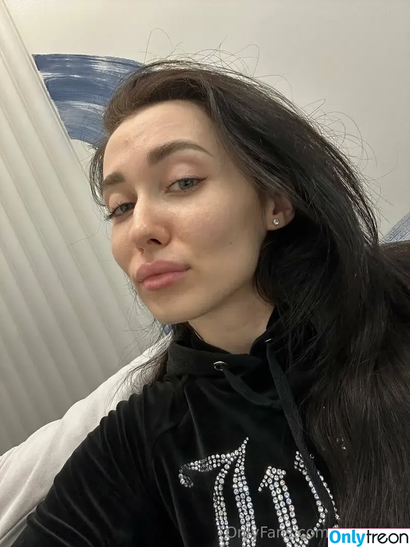 leramoon nude photo #0008 (leramoonn)
