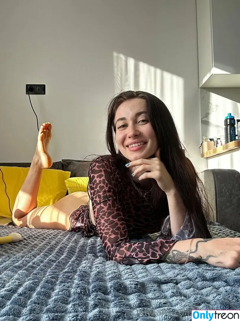 leramoon nude photo #0011 (leramoonn)