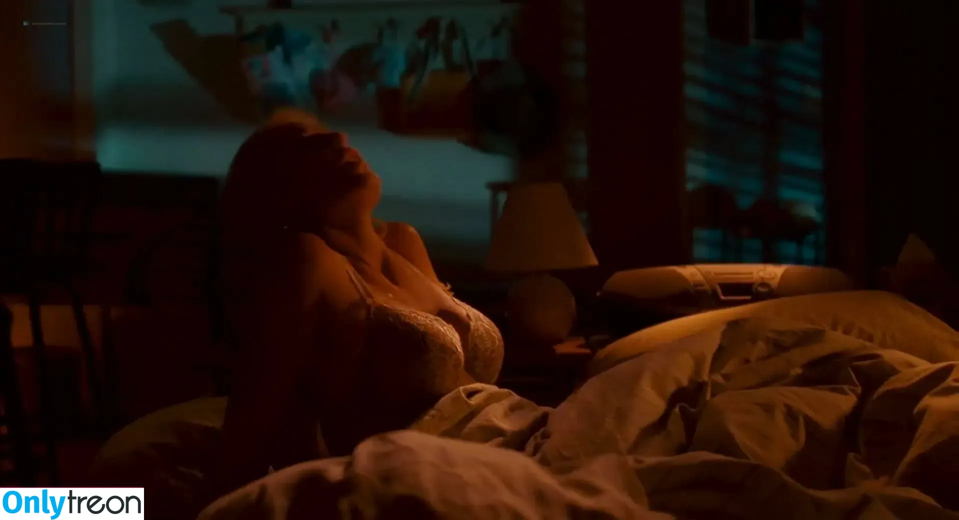 Leslie Mann nude photo #0043 (lesliemann)