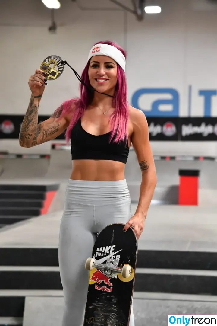 Leticia Bufoni nude photo #0402 (leticiabufoni)
