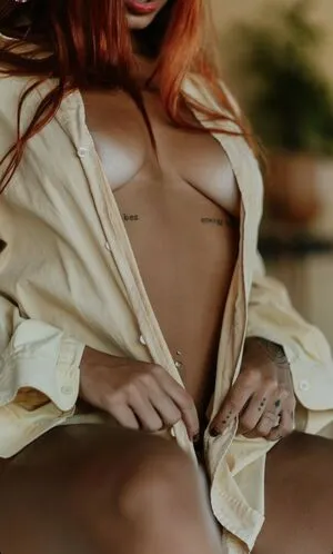Leticia Castro / Castrollet / DEZOITOU / leticiacastroficial / thayscastro nude photo #0096