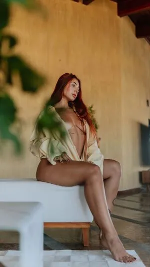 Leticia Castro / Castrollet / DEZOITOU / leticiacastroficial / thayscastro фото голая #0189