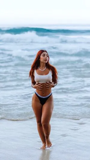 Leticia Castro / Castrollet / DEZOITOU / leticiacastroficial / thayscastro фото голая #0204