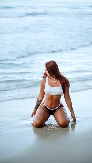 Leticia Castro / Castrollet / DEZOITOU / leticiacastroficial / thayscastro фото голая #0209