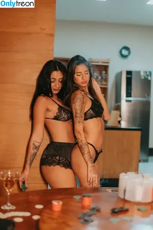 Leticia Castro / Castrollet / DEZOITOU / leticiacastroficial фото голая #0441