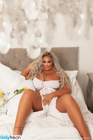 levibabestation / Jema Gilsenan / princess Levi фото голая #0317