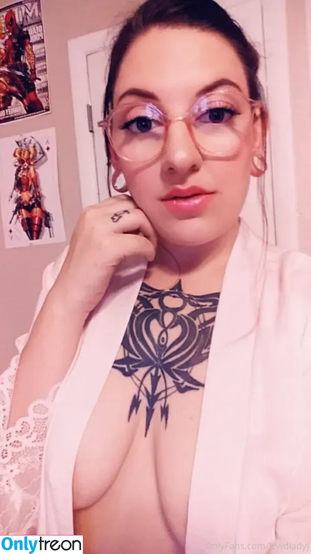 Lewdladyj голая photo #0084 (Morty25968678 / geeklady_j / l3wdgirl)