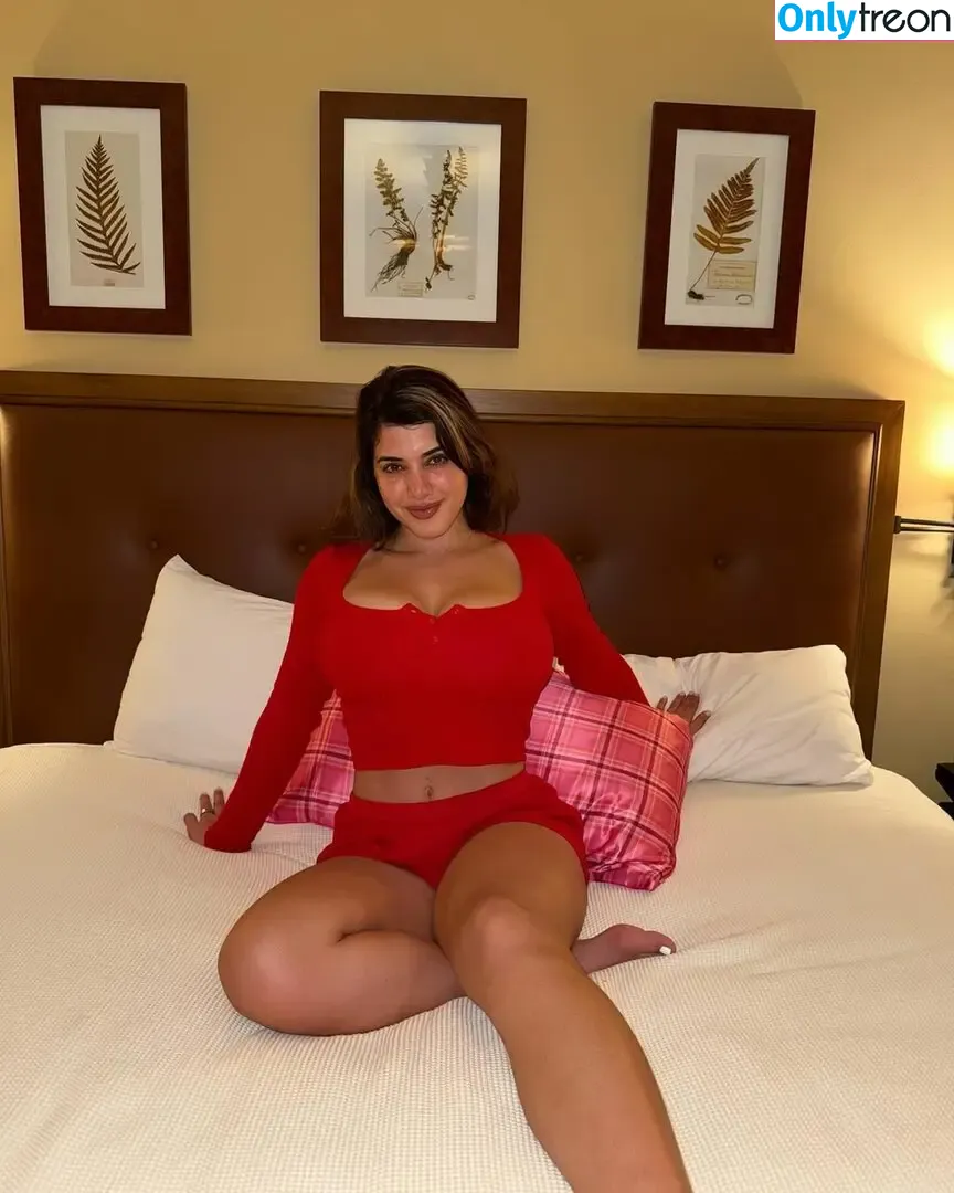 Lexi A nude photo #0023 (ohhbabyitslexi / omgitslexi)