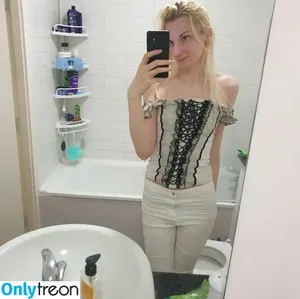 Lexia Lynx / LexiaLynx nude photo #0020