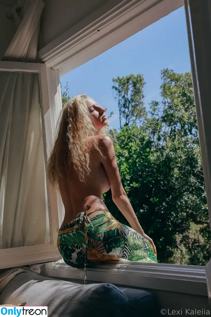 lexikaleiia nude photo #0033 (lexi_thea_)