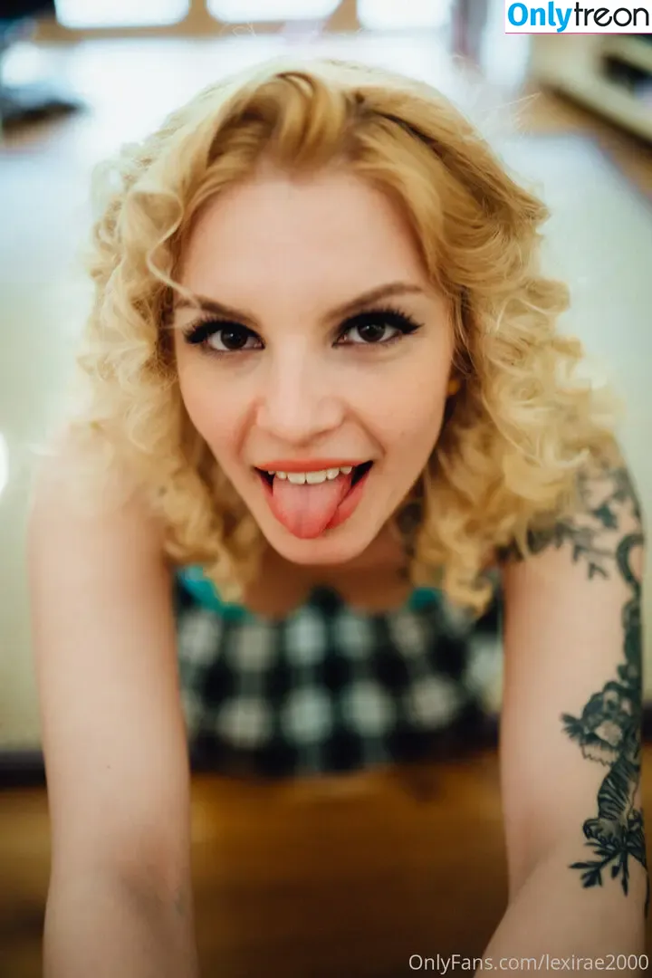 Lexilicious nude photo #0003 (Le_xxx_i2000 / taste-of-lexi)