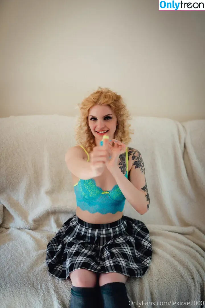 Lexilicious nude photo #0016 (Le_xxx_i2000 / taste-of-lexi)