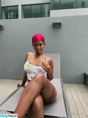  nude photo #0002