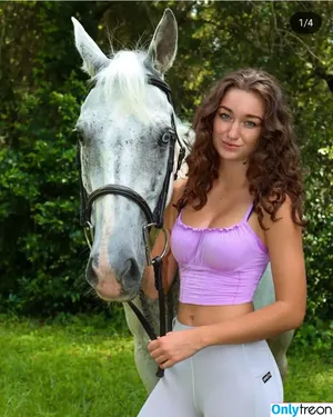 lia.jakubowski nude photo #0019