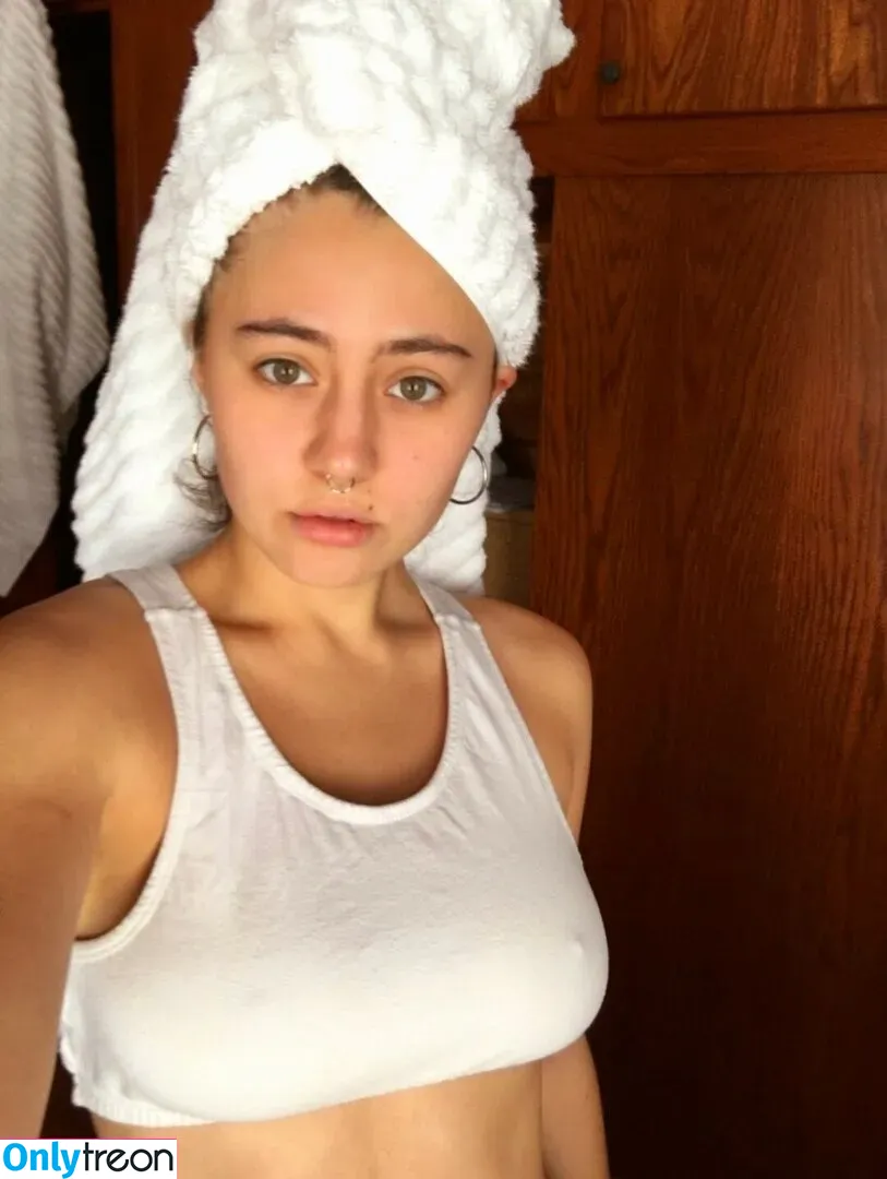 Lia Marie Johnson nude photo #0117 (LiaMarieJohnson / lia)