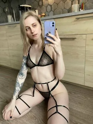 liefhebbers12 / Liefhebberss / chloebailey фото голая #0013
