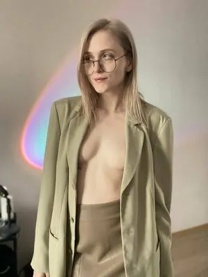 liefhebbers12 / Liefhebberss / chloebailey фото голая #0019