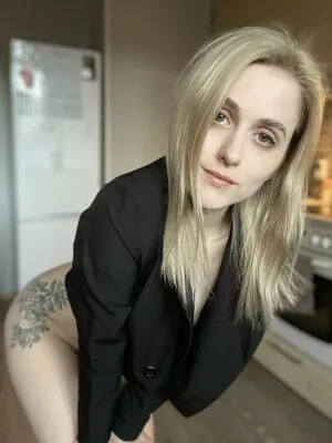 liefhebbers12 / Liefhebberss / chloebailey фото голая #0025