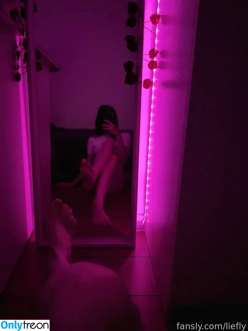 liefly nude photo #0003 (lieflyy)