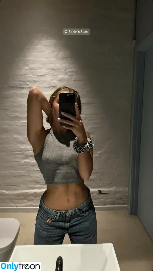 liisahakala nude photo #0018 (annaliisahakala / lokalokaaa)