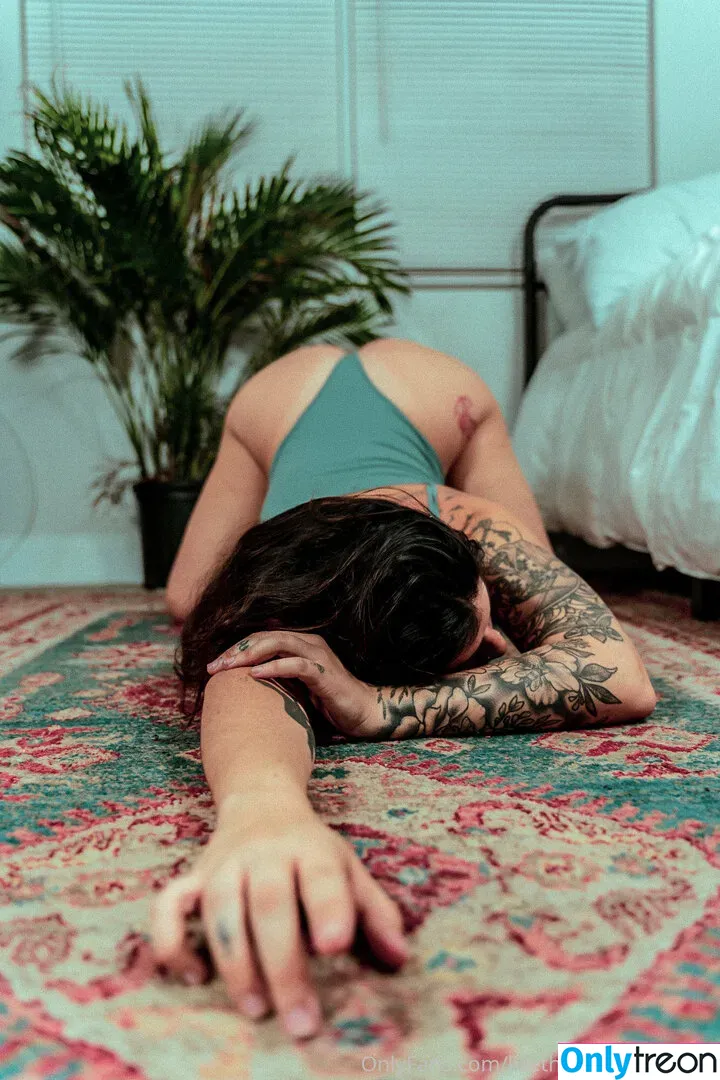 likethebugortheletter nude photo #0015 (likethebugortheletter)