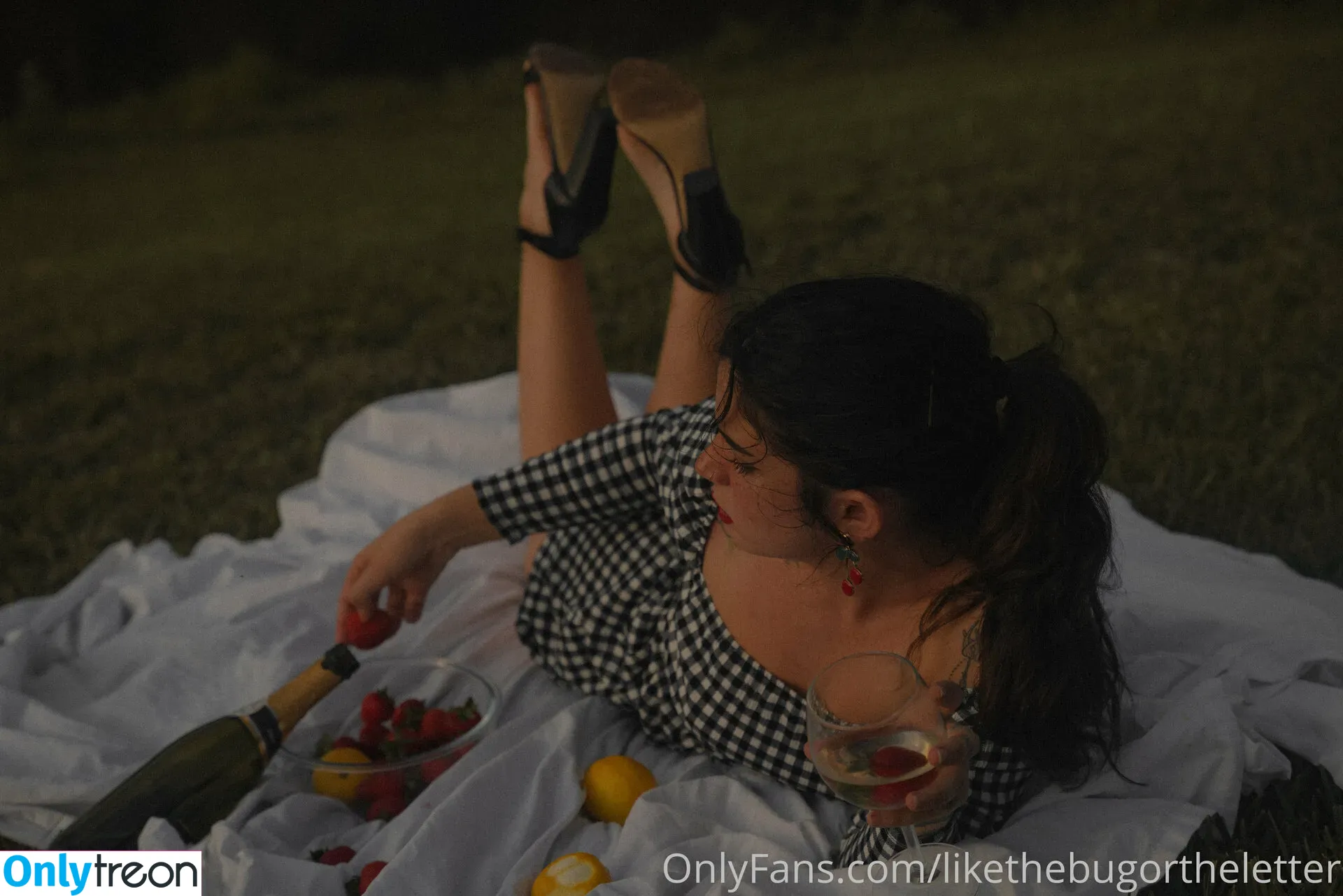 likethebugortheletter nude photo #0056 (likethebugortheletter)